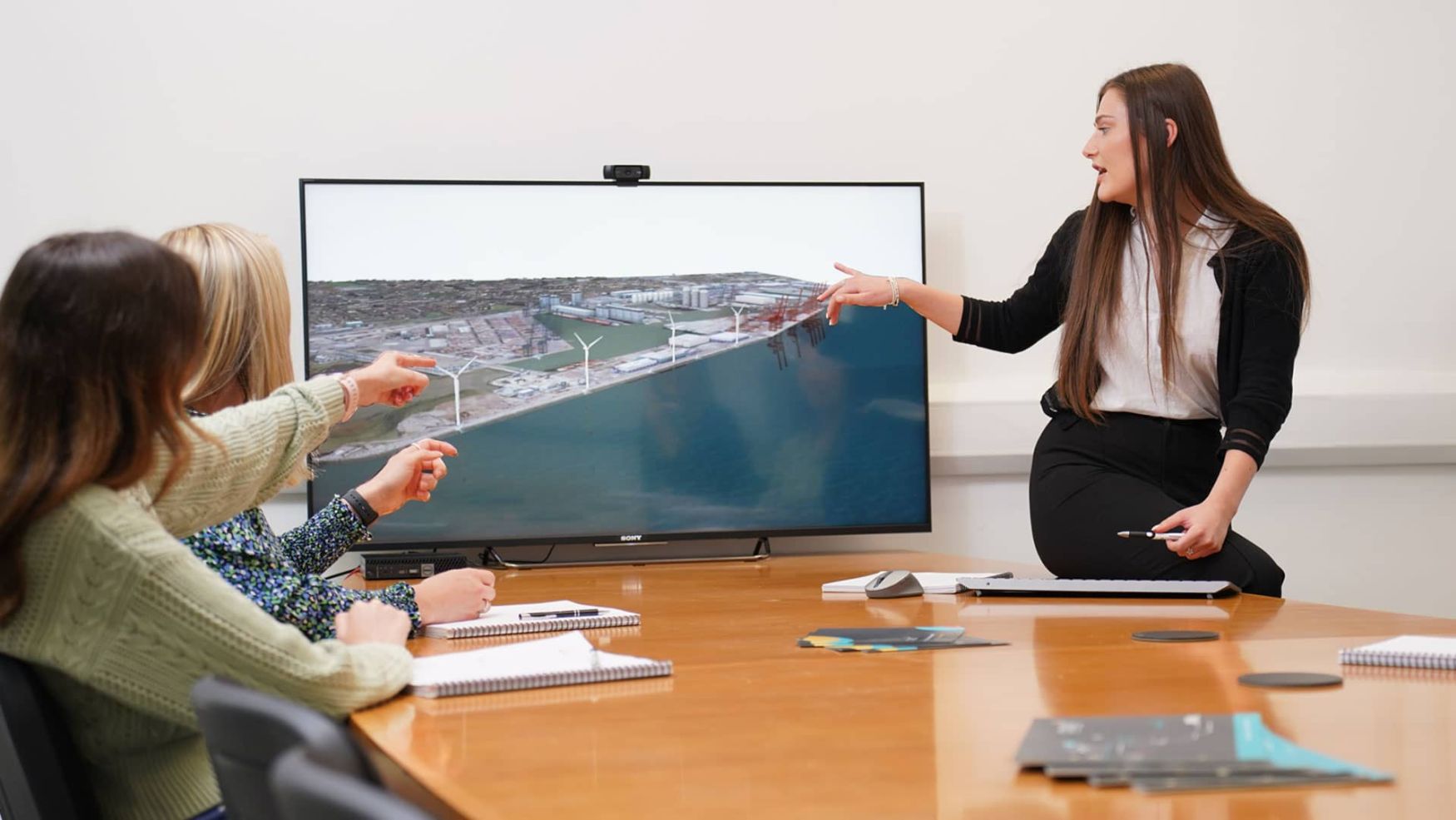 image of farm barn using solar panels